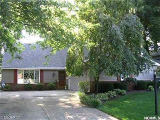 226 Hemlock Dr, Elyria, OH 44035 photo 1