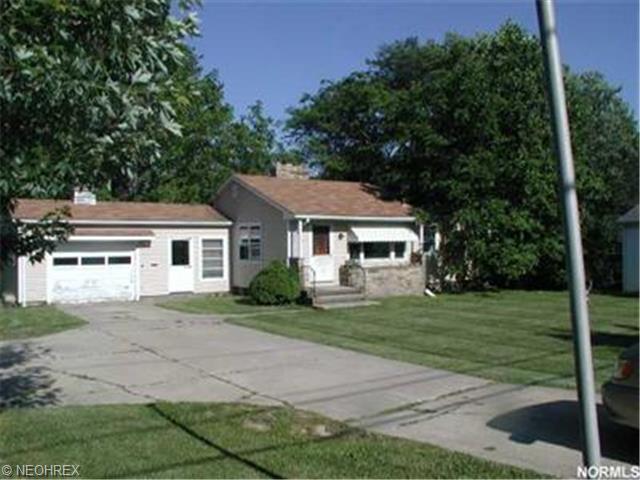 206 Maple Ave, Chardon, OH 44024 photo 1