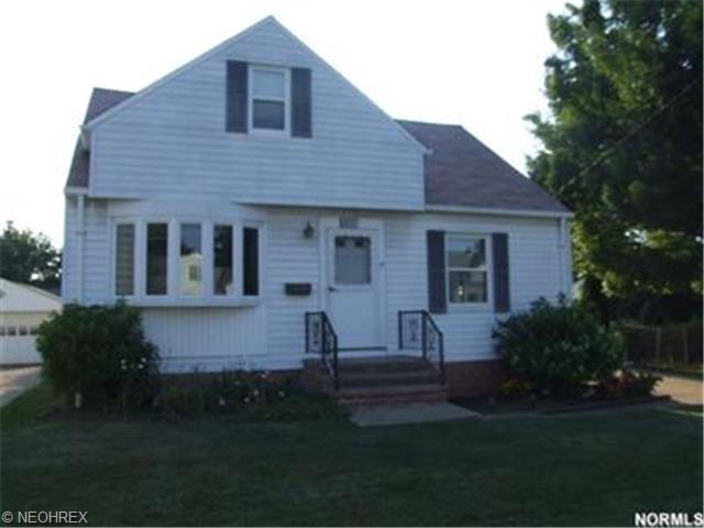 1508 Mapledale Rd, Wickliffe, OH 44092 photo 1
