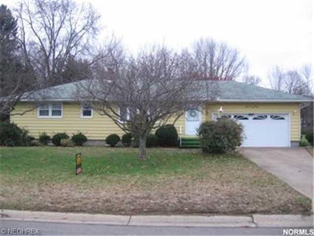 42023 Debra Dr, Elyria, OH 44035 photo 1