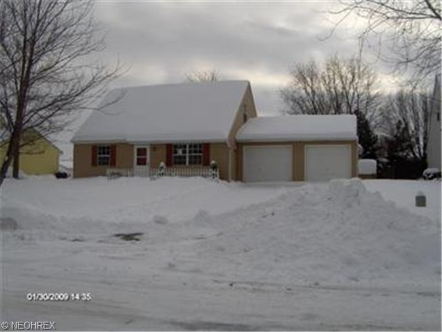 645 Carol Ln, Elyria, OH 44035 photo 1