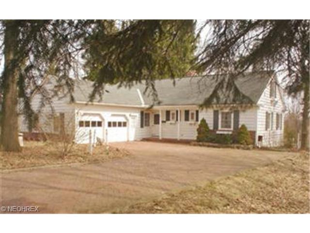 111 Carson Dr, Chardon, OH 44024 photo 1