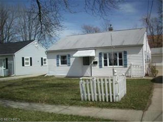 335 Roosevelt Ave, Elyria, OH 44035 photo 1