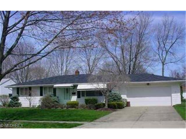 874 Hartford Dr, Elyria, OH 44035 photo 1