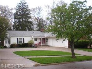 902 Mark Dr, Akron, OH 44313 photo 1