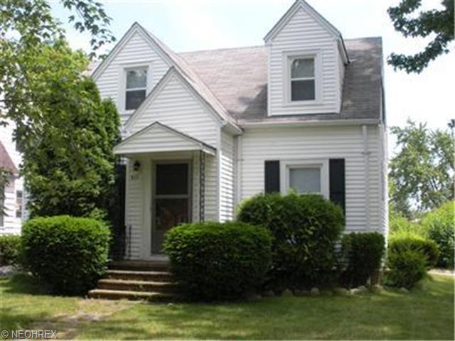 317 E 216, Euclid, OH 44123 photo 1