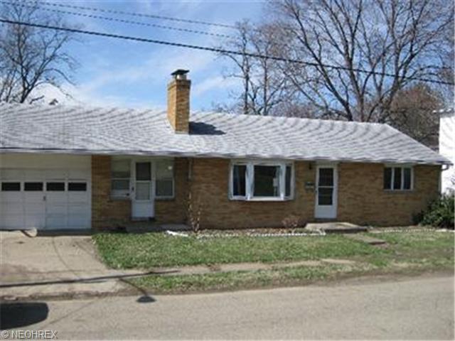 725 3rd St NE, Massillon, OH 44646 photo 1