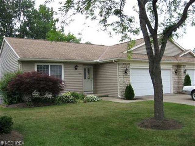 926 Hidden Valley Dr, Huron, OH 44839 photo 1