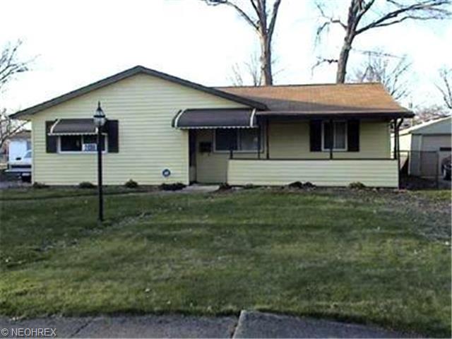 2009 E 39th St, Lorain, OH 44055 photo 1