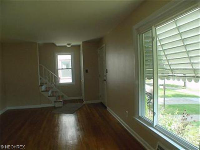 19401 Libby Rd, Maple Heights, OH 44137 photo 1