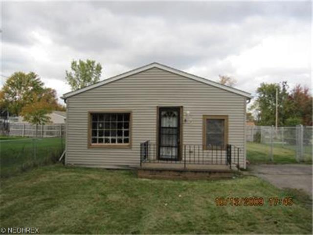 142 Warden Ave, Elyria, OH 44035 photo 1