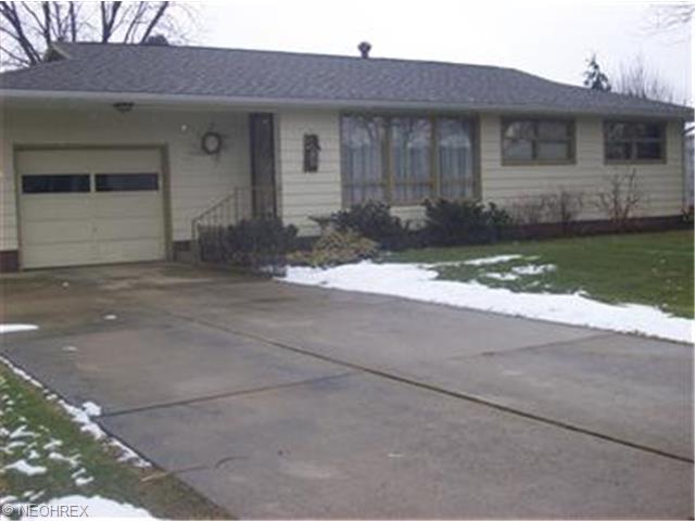 830 Cherry Ave, Malvern, OH 44644 photo 1
