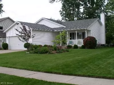335 Pemberton Dr, Elyria, OH 44035 photo 1