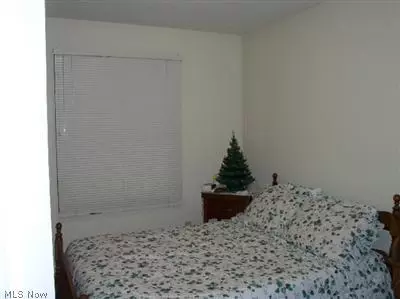 335 Pemberton Dr, Elyria, OH 44035 photo 16