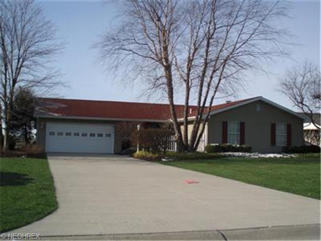 665 Cathy Ann Dr, Youngstown, OH 44512 photo 1