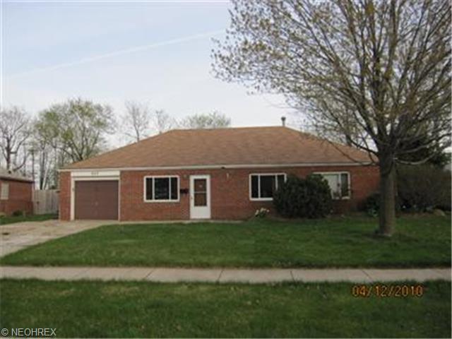 693 Walnut Dr, Euclid, OH 44132 photo 1