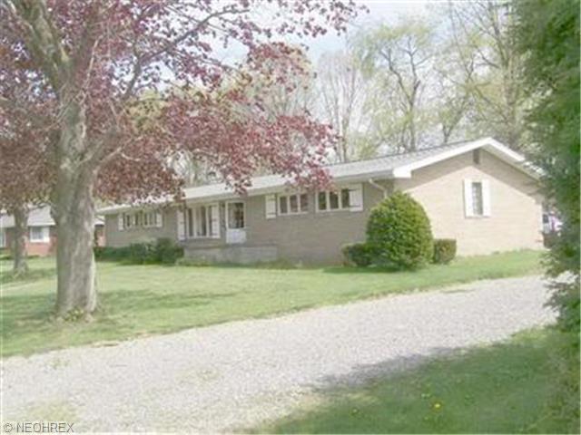 712 Evergreen Dr, Dover, OH 44622 photo 1