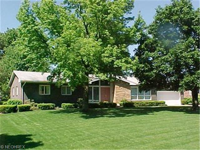 157 Crestview Dr, Elyria, OH 44035 photo 1