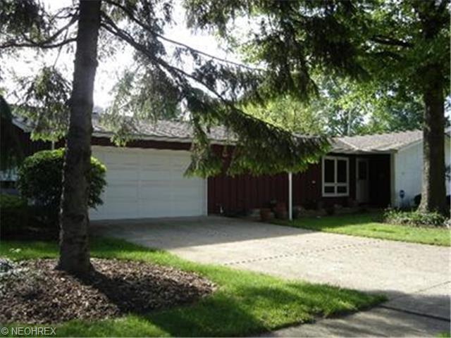 409 Maple Ave, Berea, OH 44017 photo 1