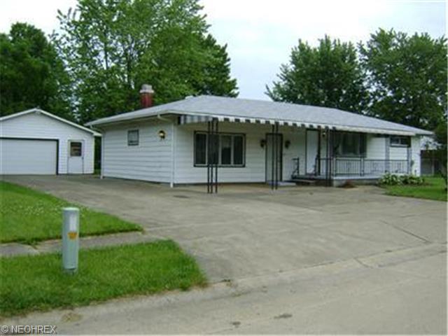 635 Wayne St, Elyria, OH 44035 photo 1