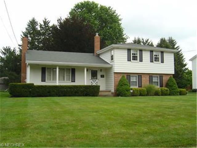 7995 Forest Lake Dr, Youngstown, OH 44512 photo 1