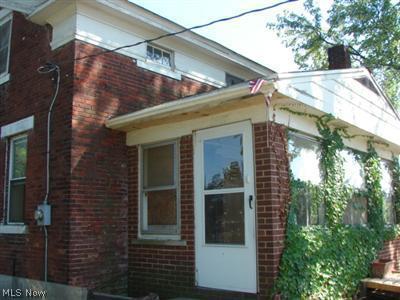 3097 Chenoweth Rd, Akron, OH 44312 photo 1