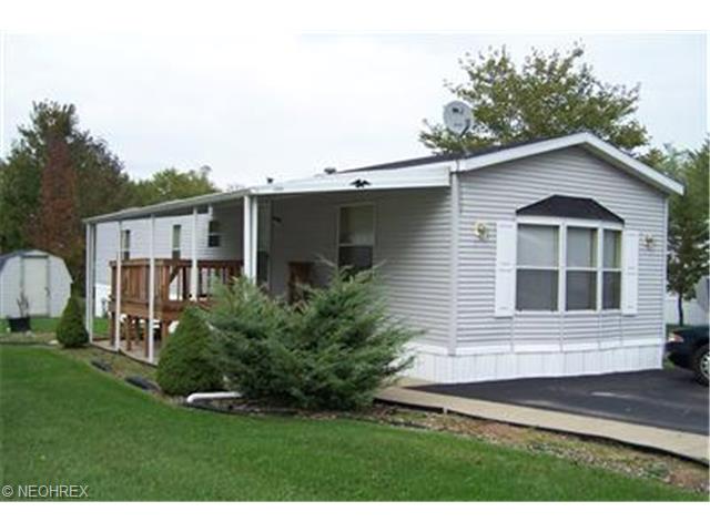 37 Thomas Dr, Middlefield, OH 44062 photo 1