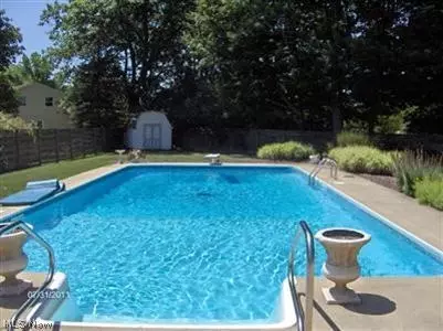 447 Loyola Dr, Elyria, OH 44035 photo 3