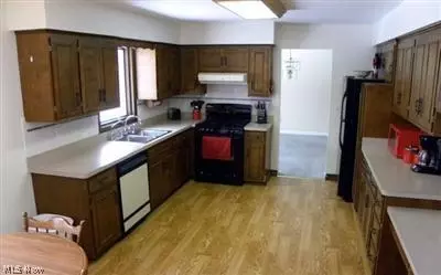 10300 Mulberry Rd, Chardon, OH 44024 photo 3
