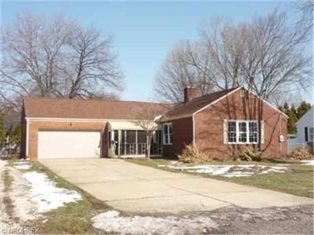 611 E Huston St, Barberton, OH 44203 photo 1