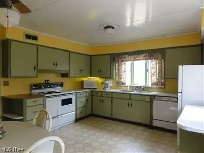 1224 E Front St, Dover, OH 44622 photo 5