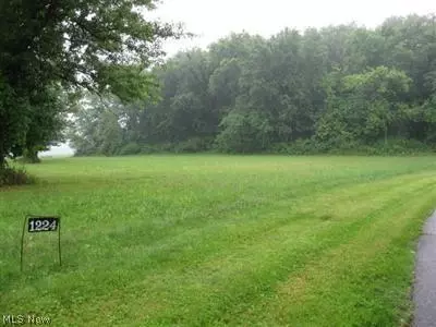 1224 E Front St, Dover, OH 44622 photo 2