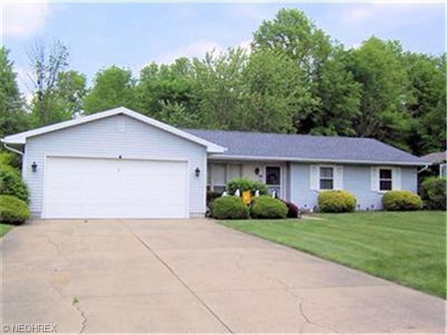 618 Angiline Dr, Youngstown, OH 44512 photo 1