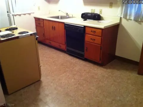 1311 Cedar Dr, Lorain, OH 44052 photo 3