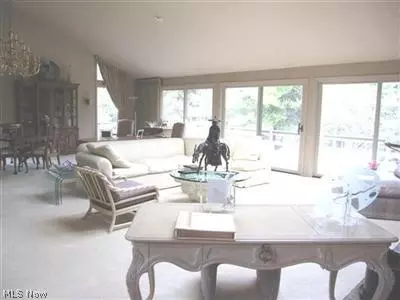 472 Deer Path, Aurora, OH 44202 photo 2