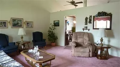 26335 Aaron Dr, Euclid, OH 44132 photo 2