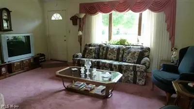 26335 Aaron Dr, Euclid, OH 44132 photo 3