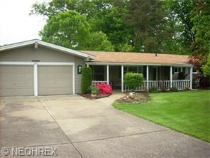 4256 Oakcrest Dr, Lorain, OH 44053 photo 1