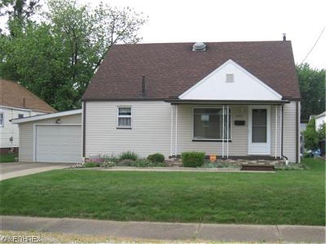 2932 Helen St NW, Canton, OH 44708 photo 1