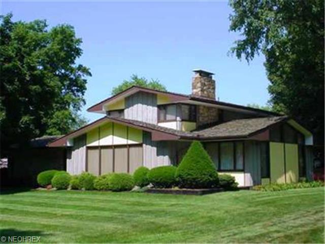 215 Crestview Dr, Elyria, OH 44035 photo 1