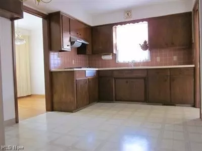 4105 Orchard Park Dr, Parma, OH 44129 photo 5