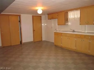 4105 Orchard Park Dr, Parma, OH 44129 photo 9