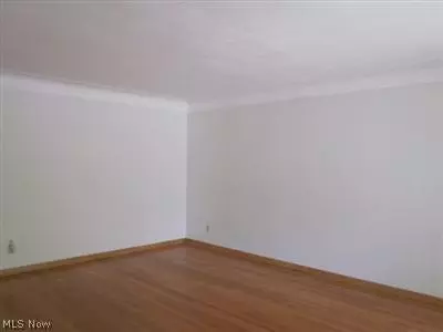 4105 Orchard Park Dr, Parma, OH 44129 photo 2