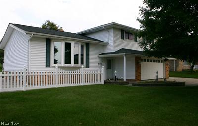 7147 Lee Dr, Parma, OH 44134 photo 1