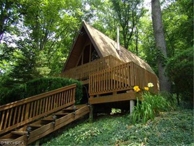 335 E Mohawk Dr, Malvern, OH 44644 photo 1