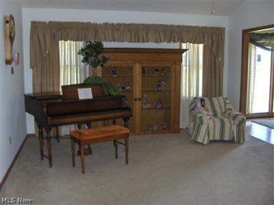 143 Stonehedge Dr, Elyria, OH 44035 photo 2