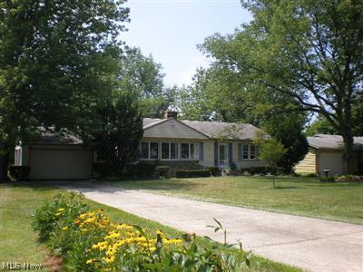 593 Barrett Rd, Berea, OH 44017 photo 3