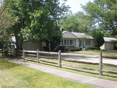 593 Barrett Rd, Berea, OH 44017 photo 2