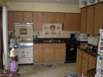 593 Barrett Rd, Berea, OH 44017 photo 11