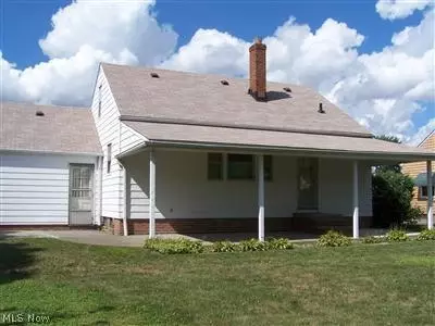 20660 Applegate Rd, Maple Heights, OH 44137 photo 2